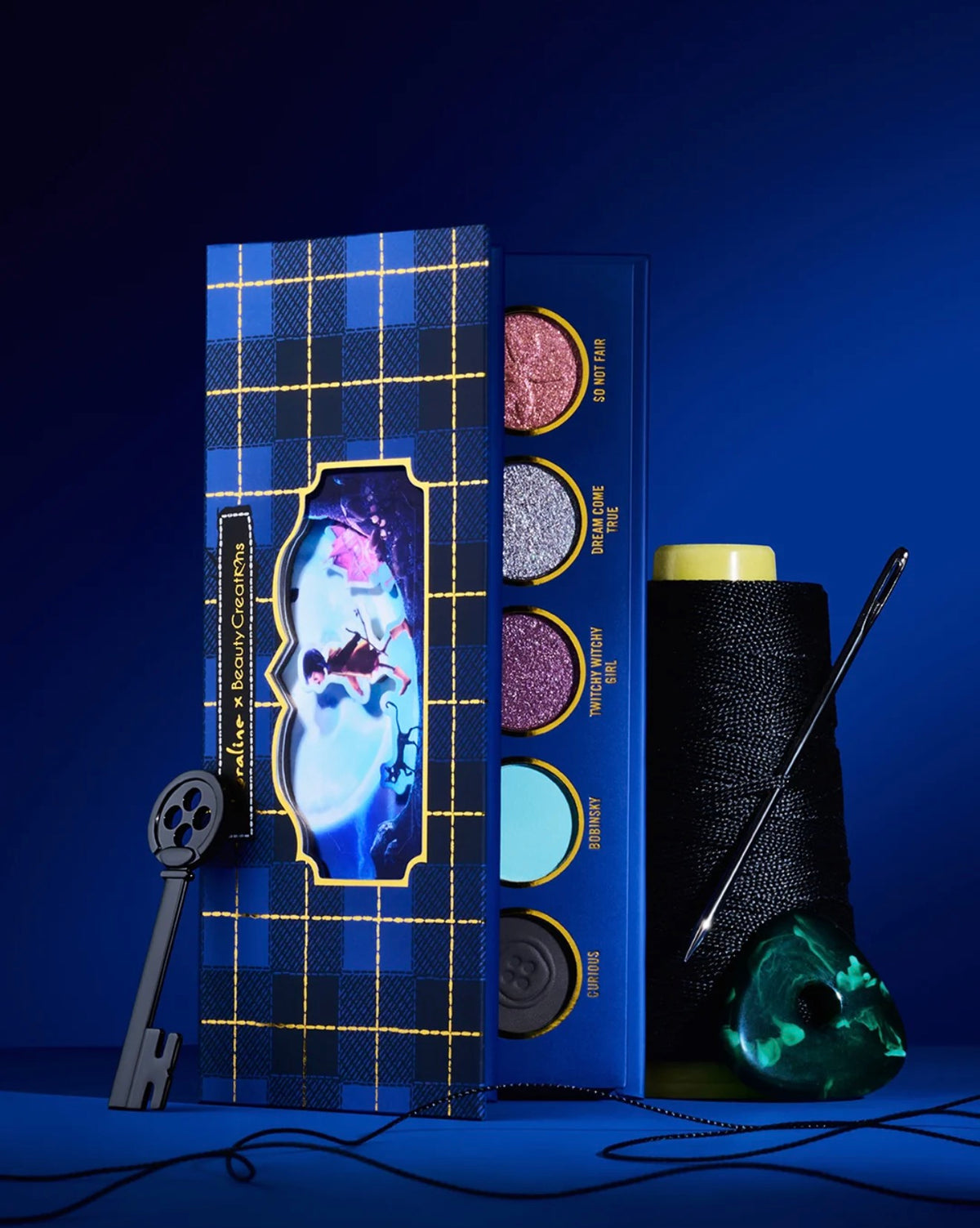 Beyond the Door Paleta de Sombras Coraline x Beauty Creations